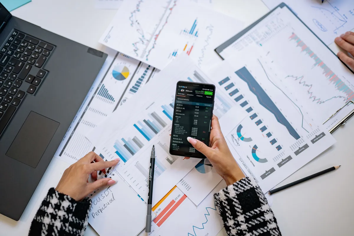Analyzing business cash-flow figures on paper